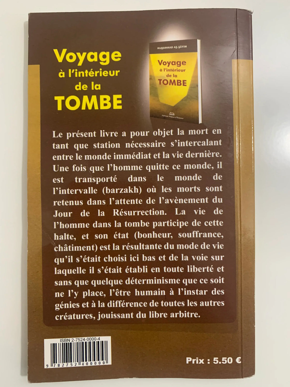 Quatrième de couverture du livre 'Voyage à l'intérieur de la tombe', description sur la vie après la mort en islam, fond marron, texte explicatif en français.