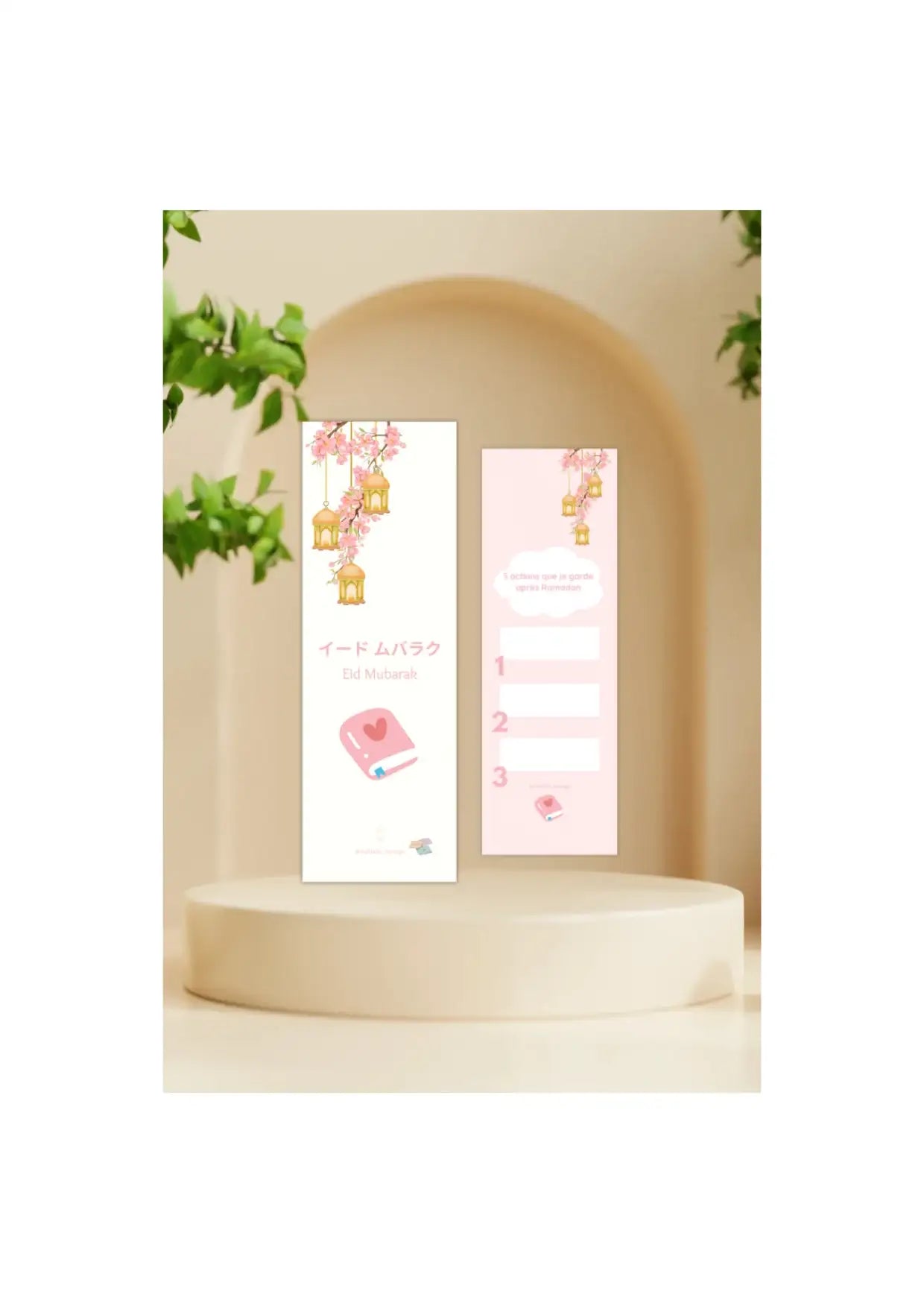 Marque-page rose Eid Mubarak avec lanternes dorées et espace pour écrire 3 actions à garder après Ramadan