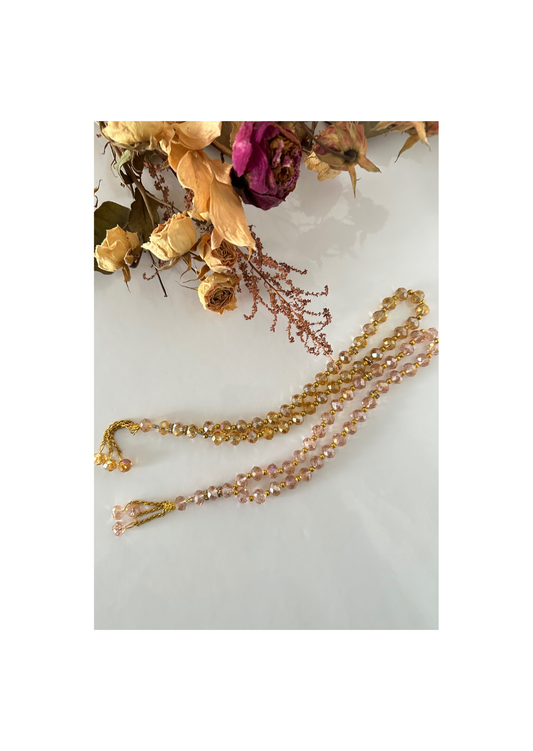 Chapelet musulman tasbih en perles dorées et roses scintillantes, 99 billes, cordon doré, décoration florale en arrière-plan